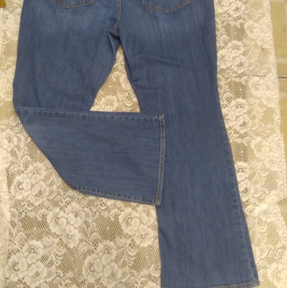 Old Navy "Diva" Plus Size Jeans - Picture 6 of 8